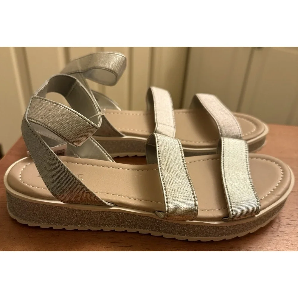 The Children's Place Girls‎ Ankle Strap Sandals Silver Size 3 NWT